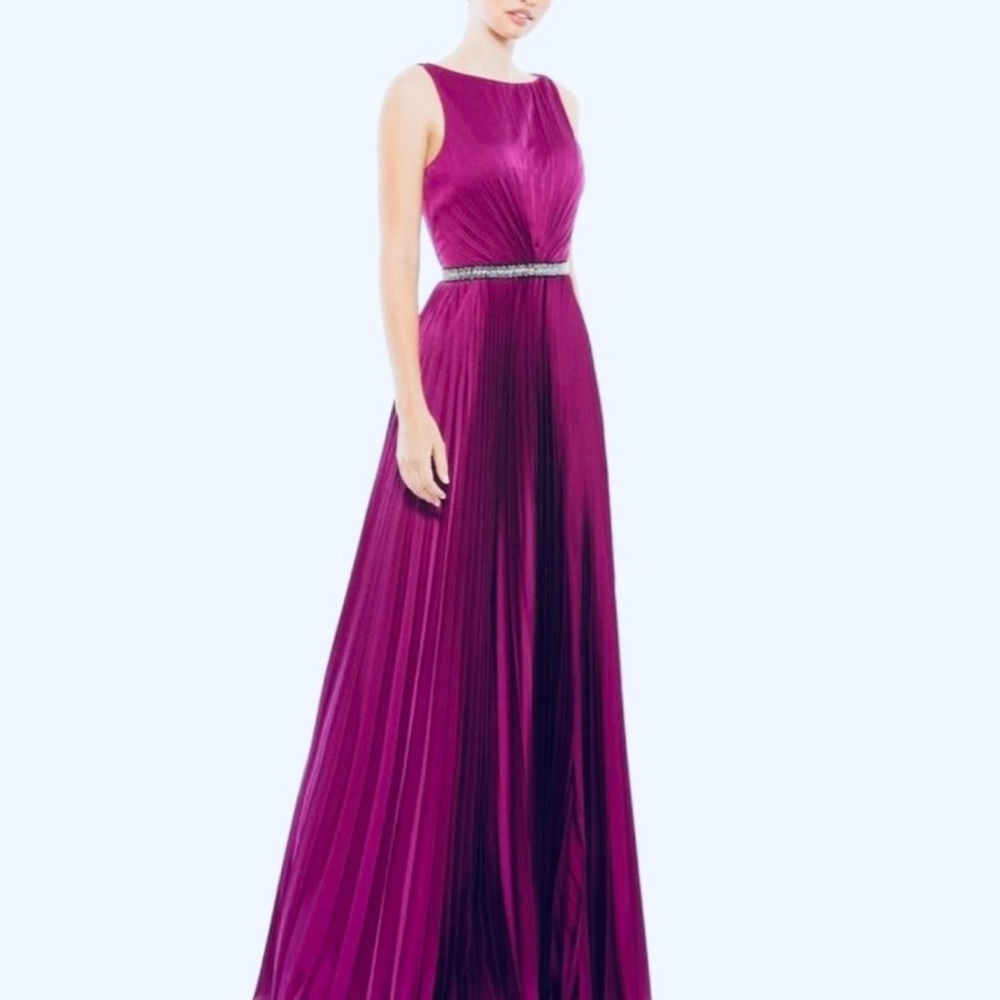 Mac Duggal Berry Sz 16 Pleated Sleeveless Bateau neckline,bead waist, Never worn